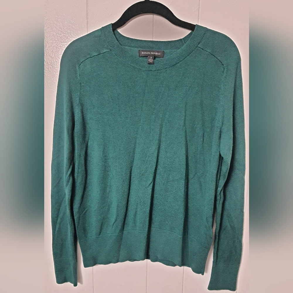 Banana Republic Perfectly Soft Crew-Neck Sweater (deep green, size SP)
